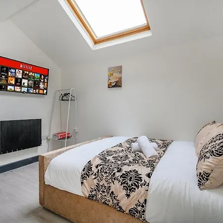 78f8 Spacious & Modern * Bradford (West Yorkshire)