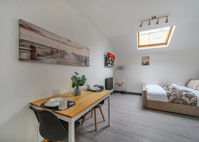 78f8 Spacious & Modern Μπράντφορντ