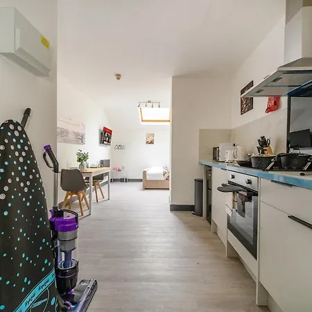 78f8 Spacious & Modern * Bradford (West Yorkshire)