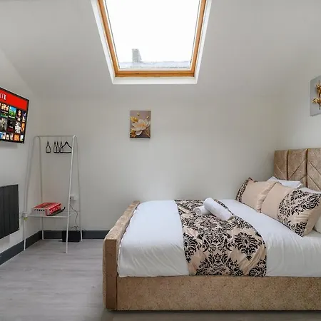 78f8 Spacious & Modern Bradford (West Yorkshire)